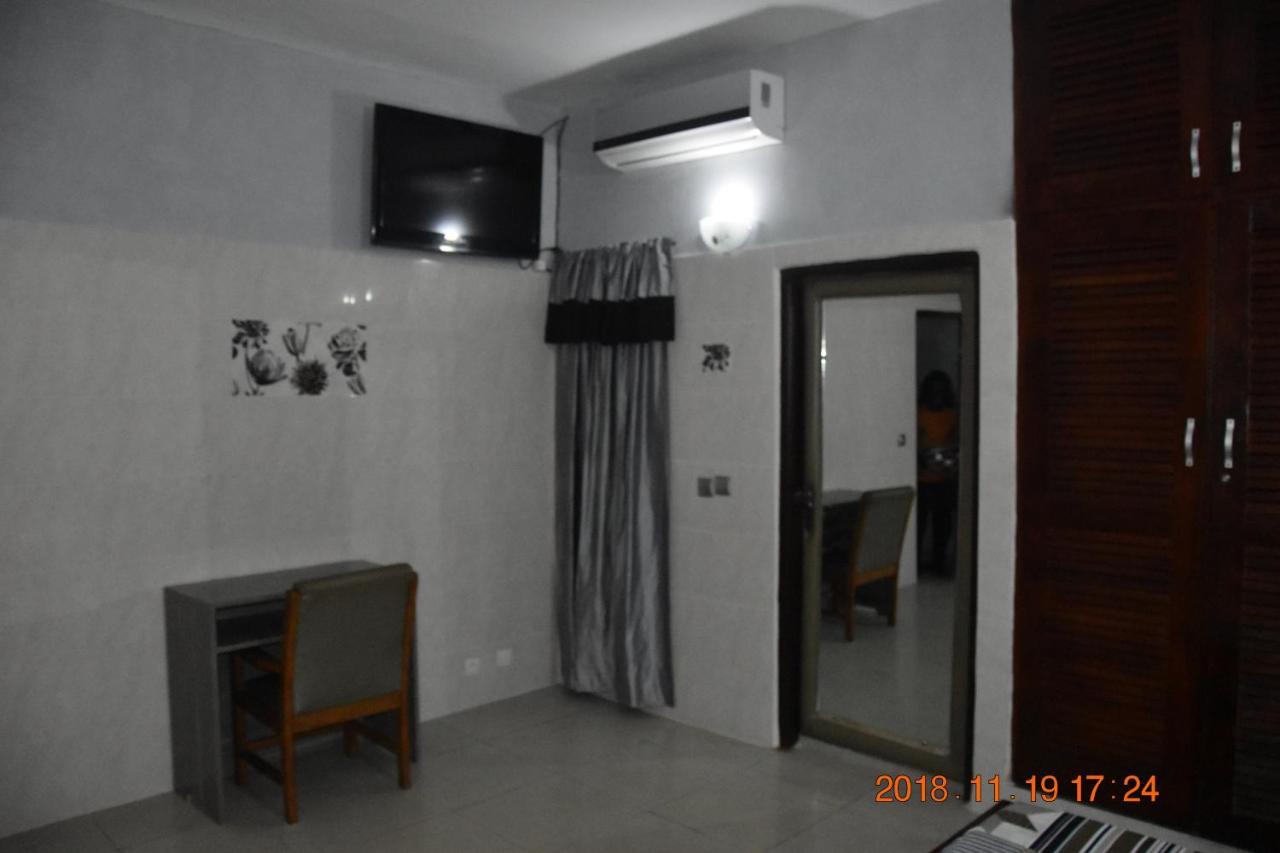 Résidence Hotel Georges Colette Yopougon Exterior foto